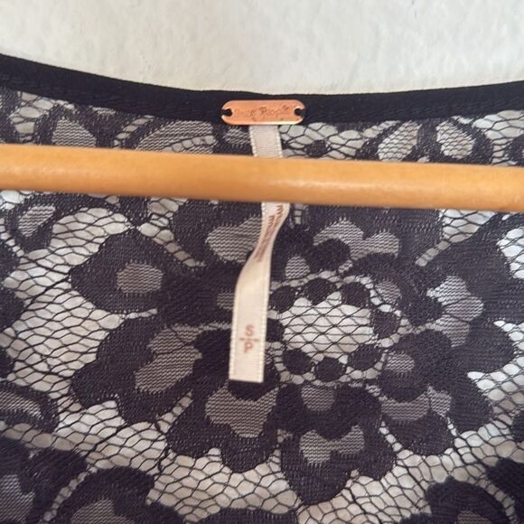 Free people black lace top - Picture 3 of 4